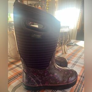 Girls BOGS Winter Boot Size 1